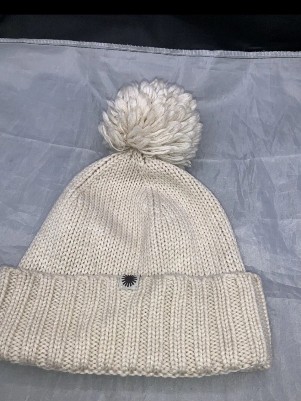 UGG Australia Womens Chunky Cable Knit Beanie Pom Pom Winter Hat Cream Ivory